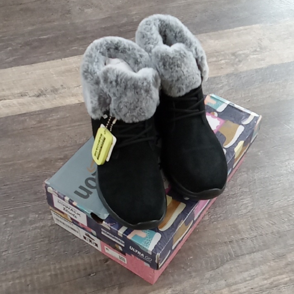 Skechers Women's Boots-NEW